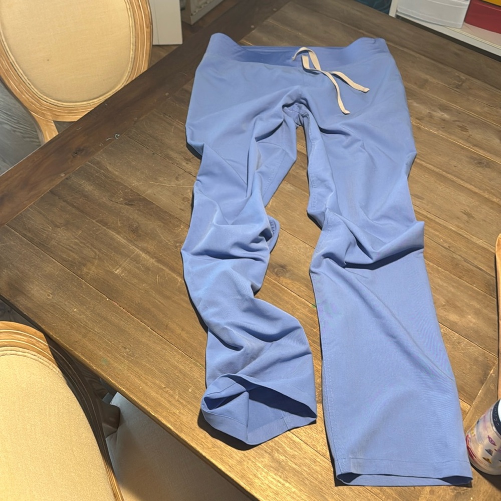 FIGS technical collection scrubs sz. Medium Tall
